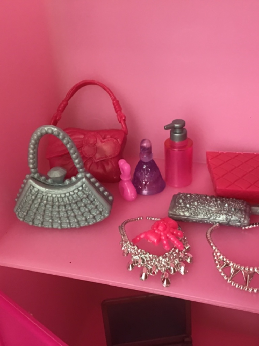Barbie Doll and Wardrobe - Picture 4 of 16